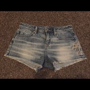 BUCKLE BLACK JEAN SHORTS! REGULAR FIT! SIZE 28!